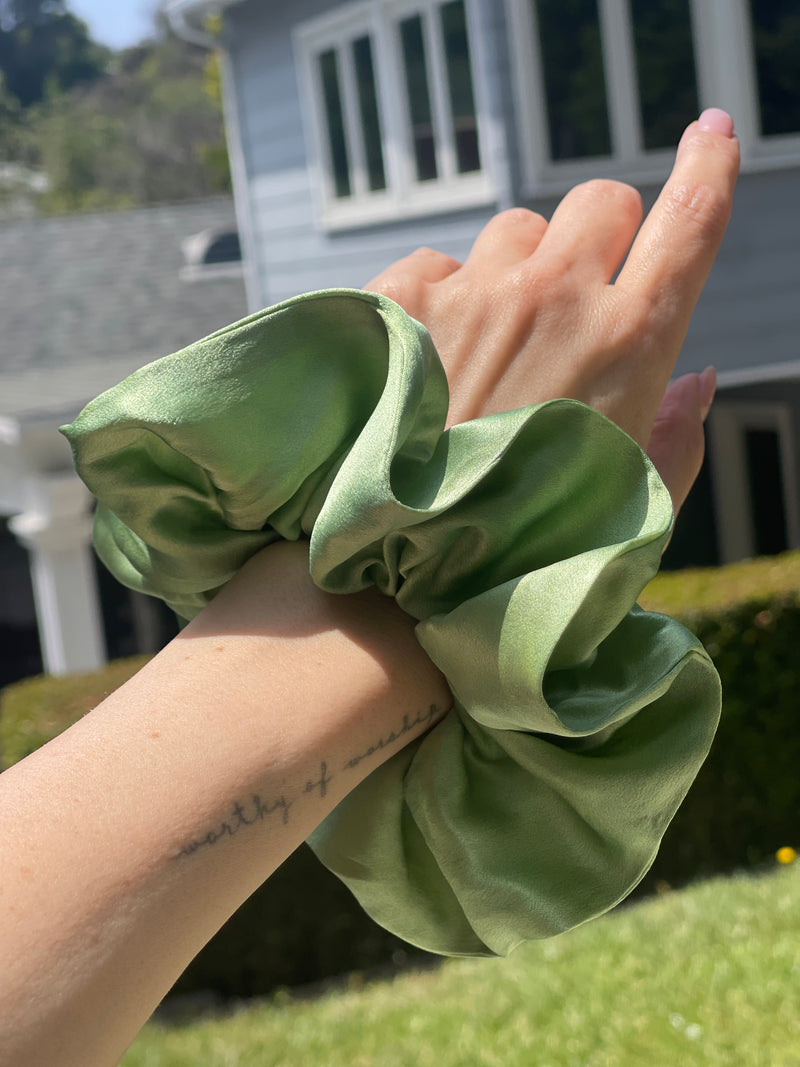 SCRUNCHIE - SPRING GREEN