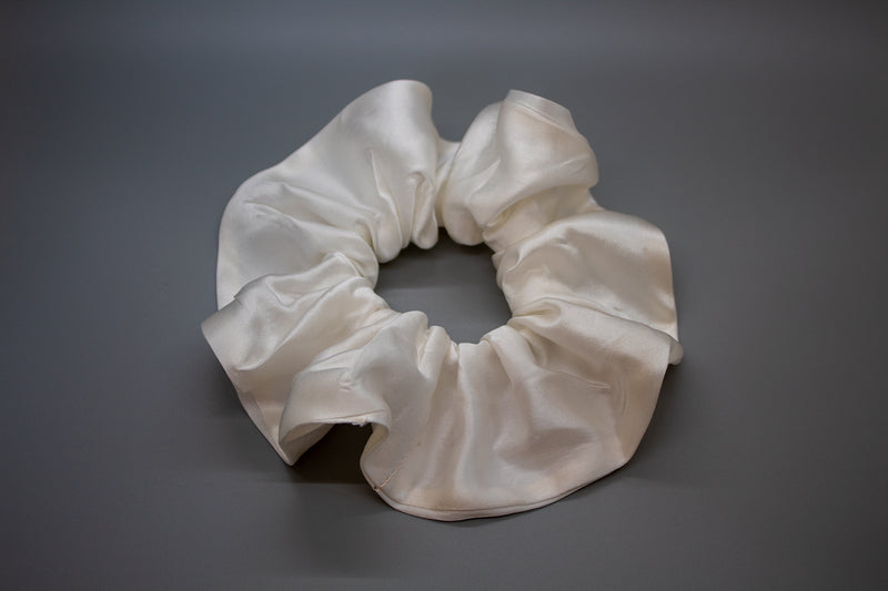 SCRUNCHIE - TYRA PEARL
